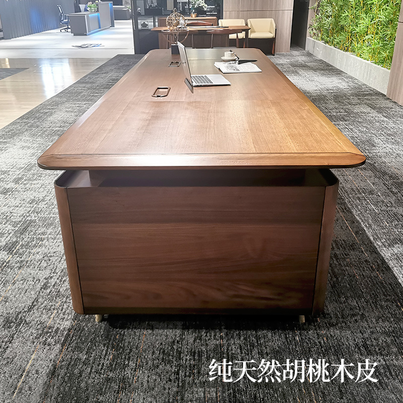 02YACHI210831LAOBANZHUOZHUTU.jpg